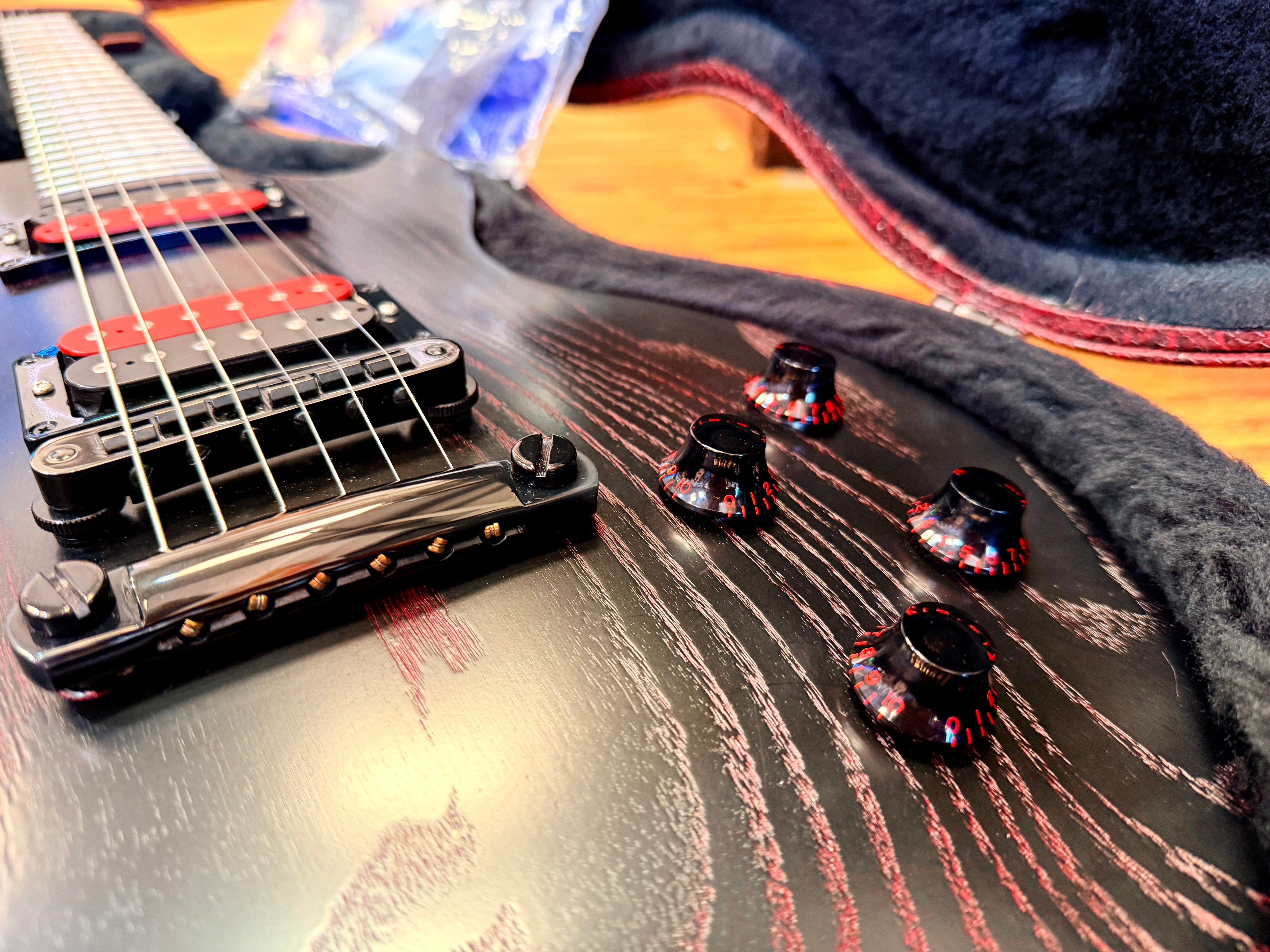 🔥RARE🔥 2003 Gibson Les Paul Voodoo Limited Run~Ebony + JuJu + Snakeskin Case!