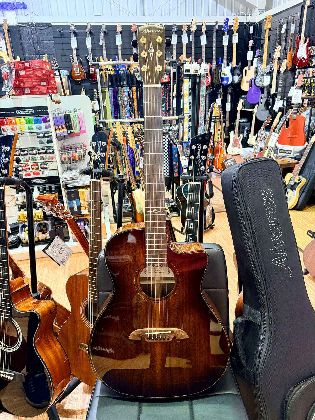 Alvarez Masterworks Elite 77 Grand Auditorium~ Solid Walnut~ MGA77 Shadowburst!