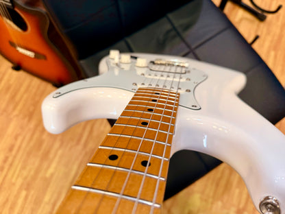✨2021✨ Fender Player Stratocaster HSS~ Polar White~ Maple Neck~ Mexican Strat!