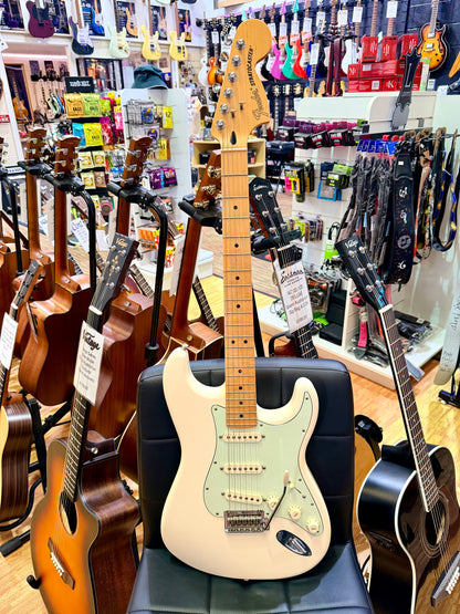 ✨2016✨ Fender Deluxe Roadhouse Stratocaster Electric Guitar~ MIM Vintage White!