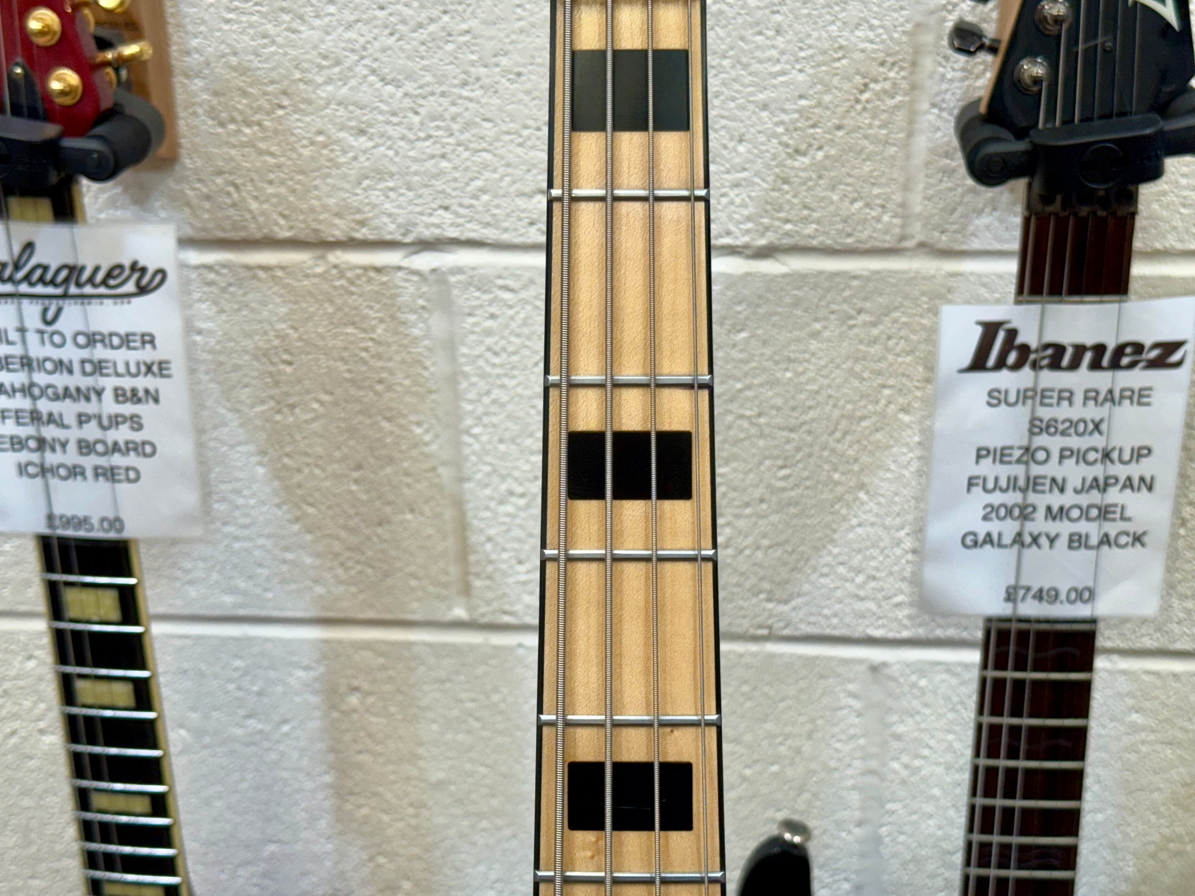 🎸 Vintage VJ74 Reissued~ Maple Fingerboard Jazz Bass Guitar ~ Vintage White 🎸