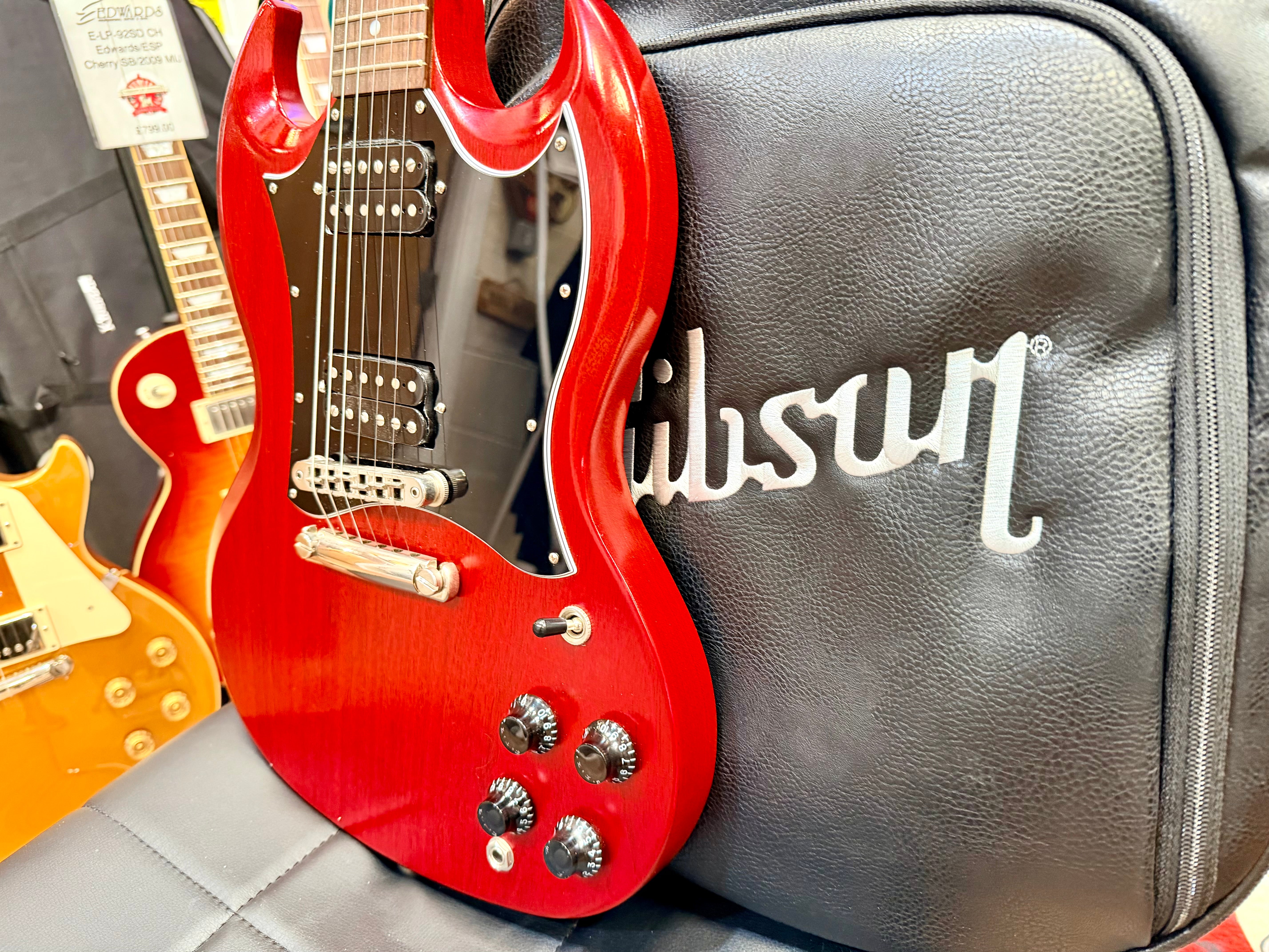 🍒2022🍒 Gibson SG Tribute~ Worn Satin Cherry USA + Deluxe Gig Bag~ Cherished!