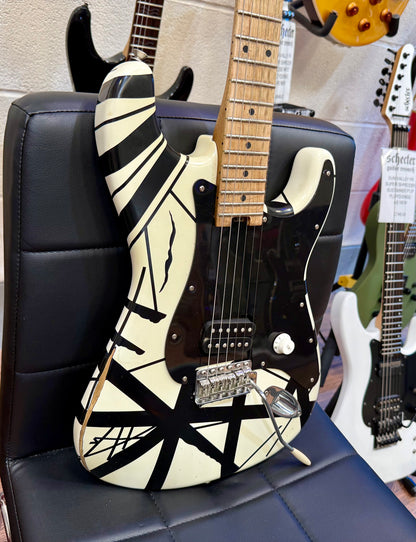 🔥2022🔥 EVH Striped Series '78 Eruption Relic~ White with Black Stripes~Gig Bag