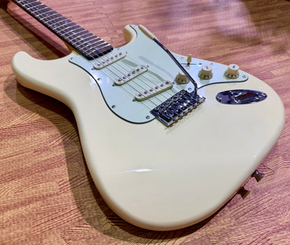 SX SST62+ Electric Guitar Beginner's Bundle – 10W Amp & Accessories~ Vintage White