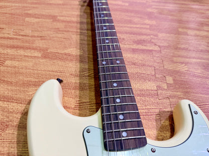 SX SST62+ Electric Guitar Beginner's Bundle – 10W Amp & Accessories~ Vintage White