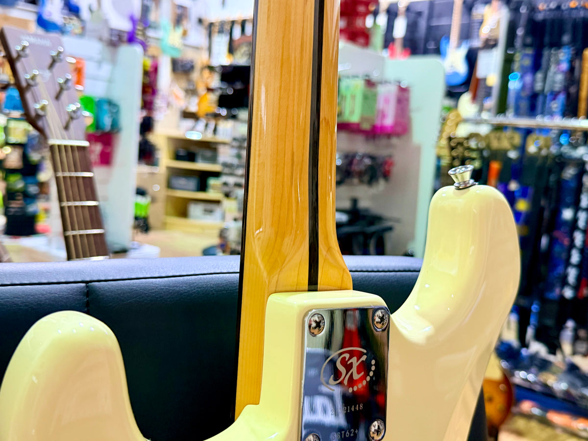 SX SST62+ Electric Guitar Beginner's Bundle – 10W Amp & Accessories~ Vintage White