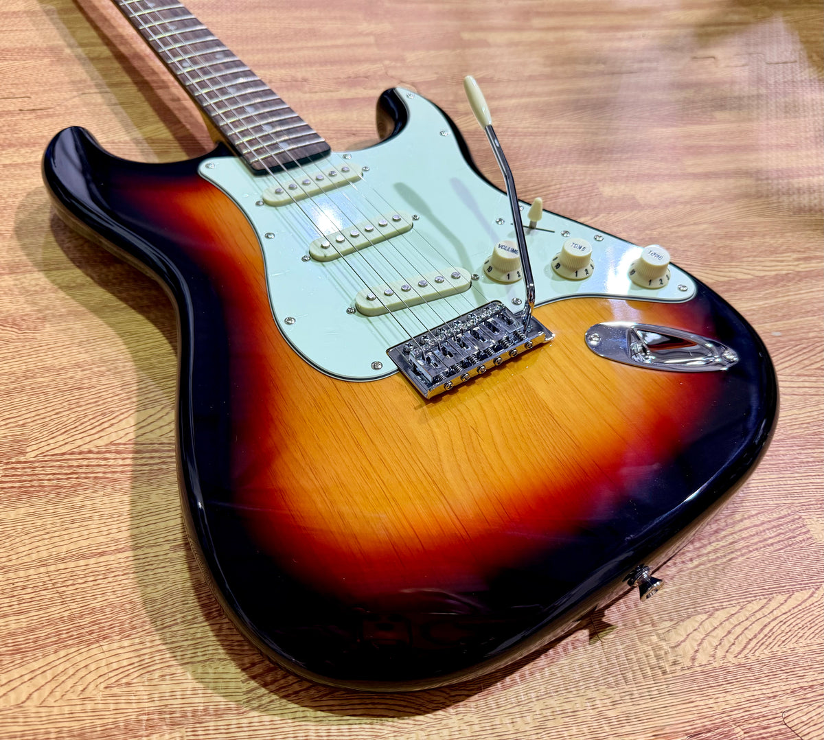 SX SST62+ Electric Guitar Beginner's Bundle – 10W Amp & Accessories~ Sunburst
