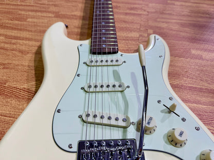 SX SST62+ Electric Guitar Beginner's Bundle – 10W Amp & Accessories~ Vintage White